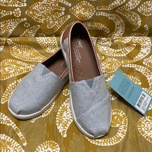 TOMS classic drizzle grey /polka dot slip-on sz Y4